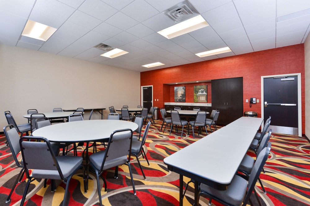 Hampton Inn & Suites California University Pittsburgh - photo 39