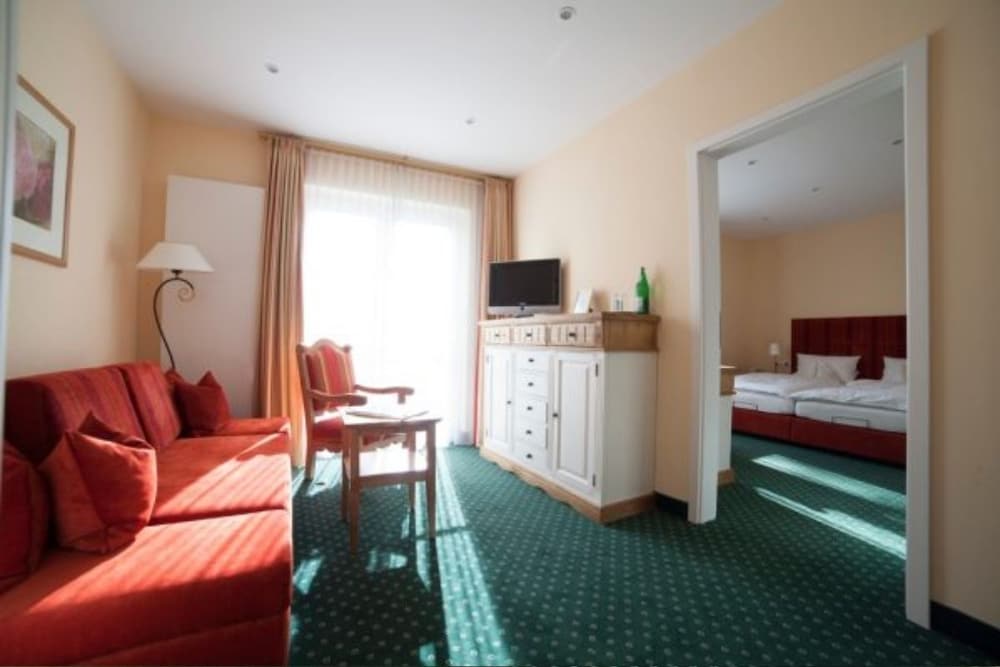 Landhotel Der Schwallenhof — Bad Driburg — photo 4
