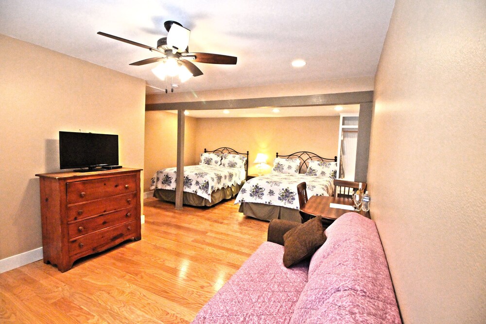 Peach Tree Inn & Suites - photo 16