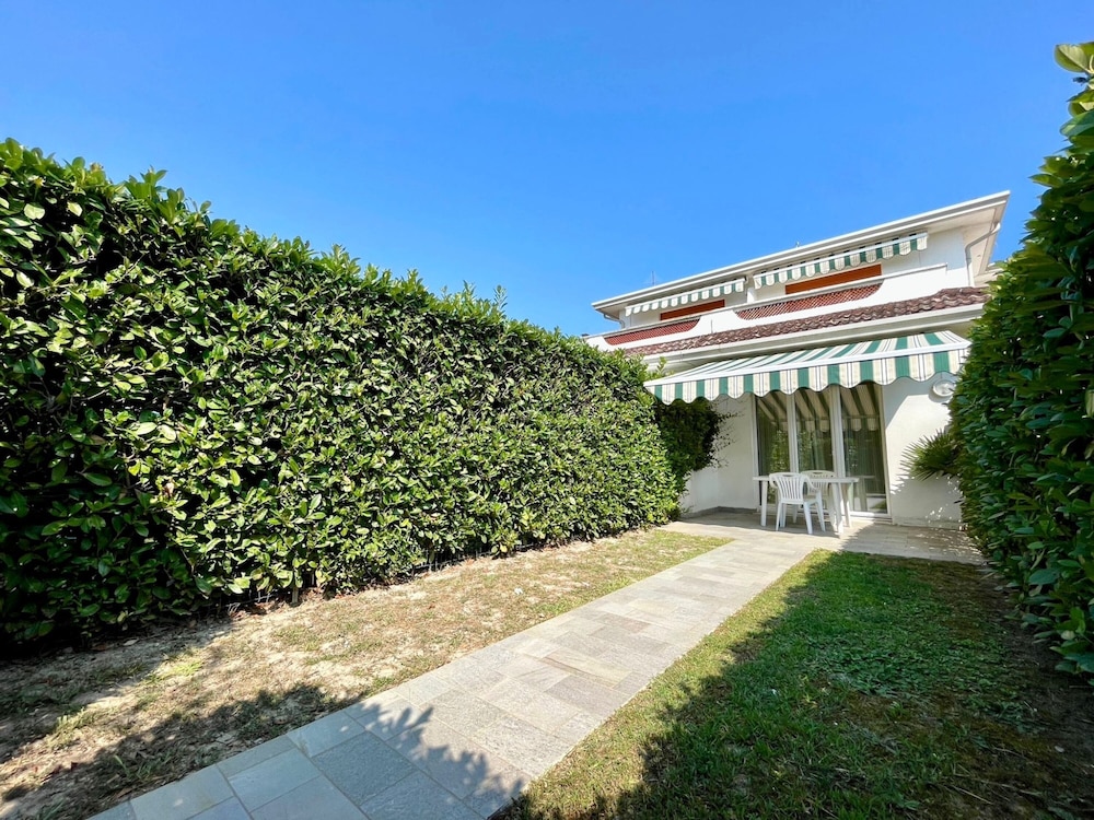 Terraced House With Private Garden — 4-Star Luxury Hotel in Caorle, Italy