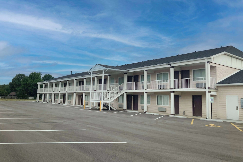 Days Inn by Wyndham Troy IL - photo 14