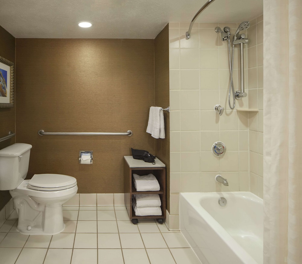 Embassy Suites by Hilton Austin Arboretum - photo 21