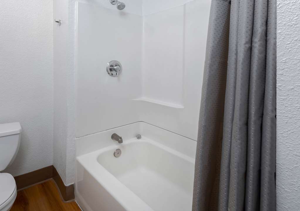 Motel 6 Santa Barbara CA State Street - photo 21