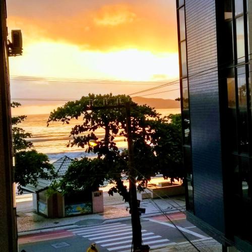 Ape Beira Mar Balneario Camboriu Pe Na Areia Proximo a Roda Gigante Com Churrasqueira