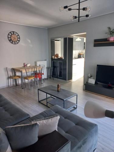 Lovely Faliro Apartment Next To the Sea. — 4-Star Luxury Hotel in Palaio Faliro, Greece