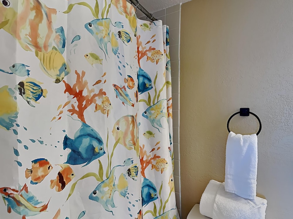 Emerald Towers II by Southern Vacation Rentals - photo 22