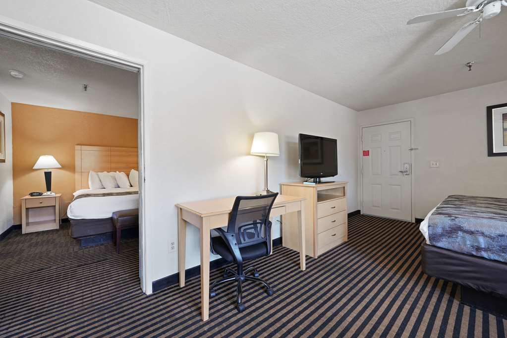 Best Western Plus Executive Inn & Suites - photo 11