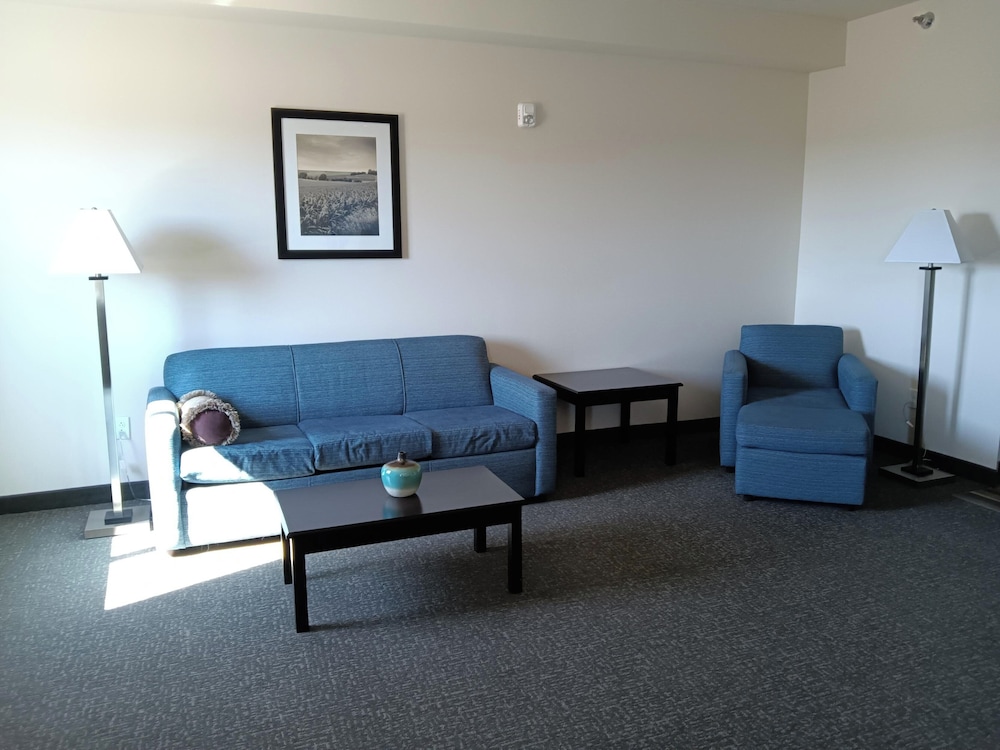 Cobblestone Inn & Suites Manchester - photo 17