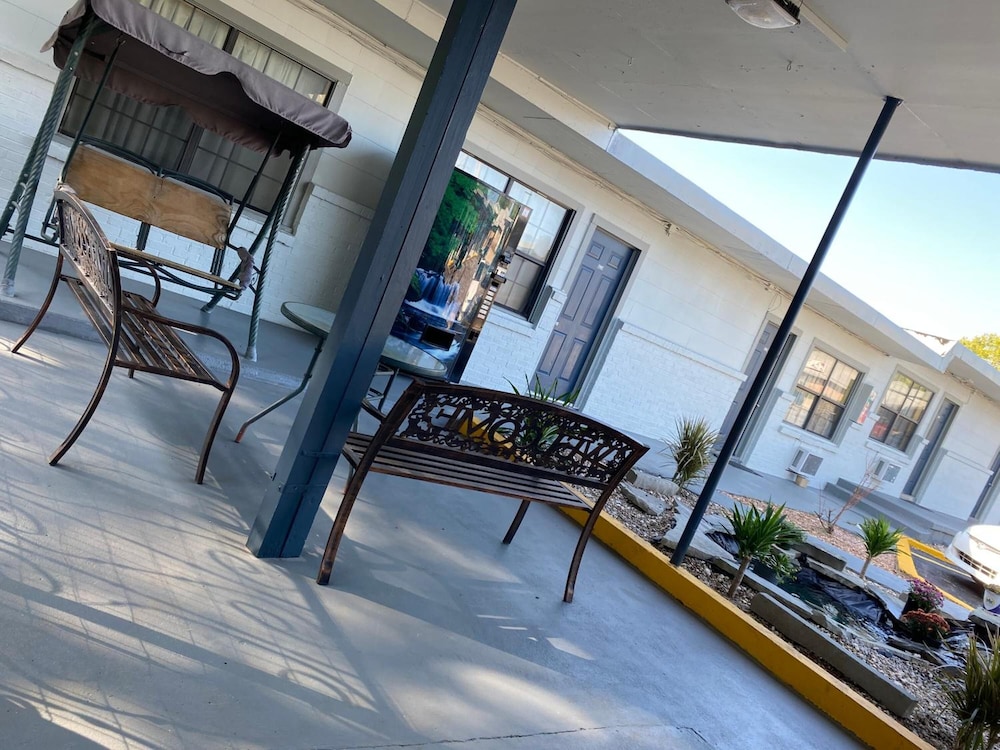Madill Inn - photo 19