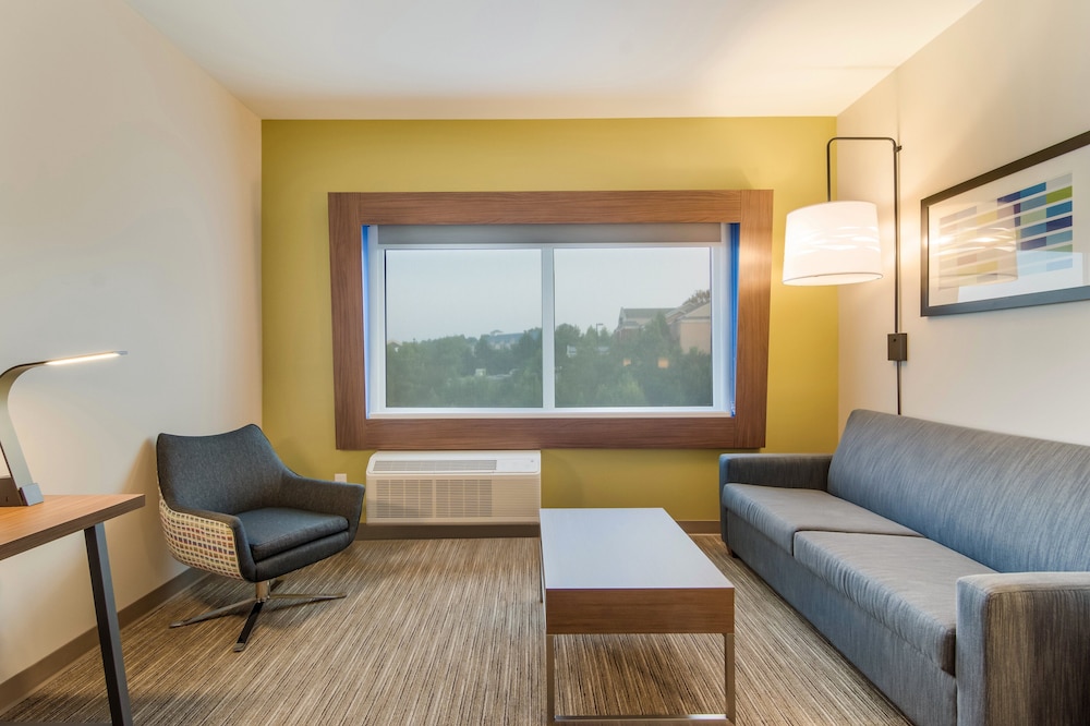 Holiday Inn Express and Suites Asheboro by IHG - photo 24