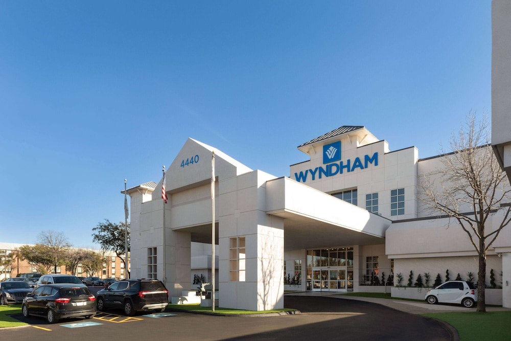 Wyndham DFW Airport - photo 37