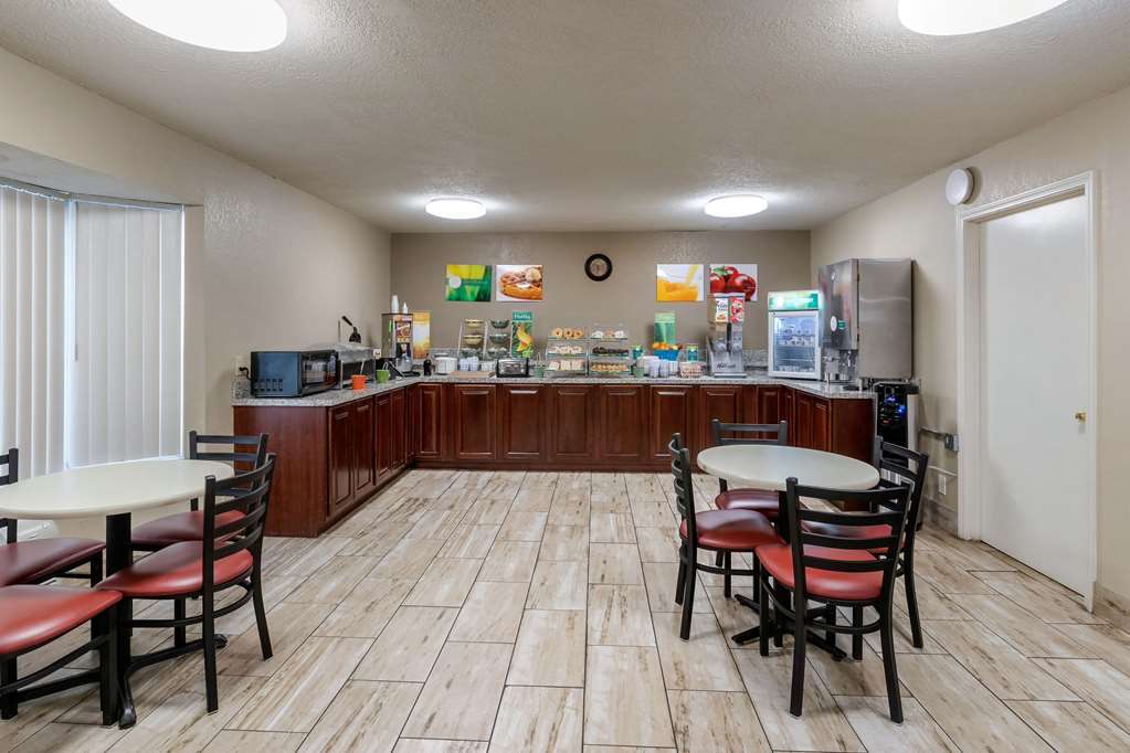 Quality Inn & Suites Des Moines Merle Hay Road - photo 40