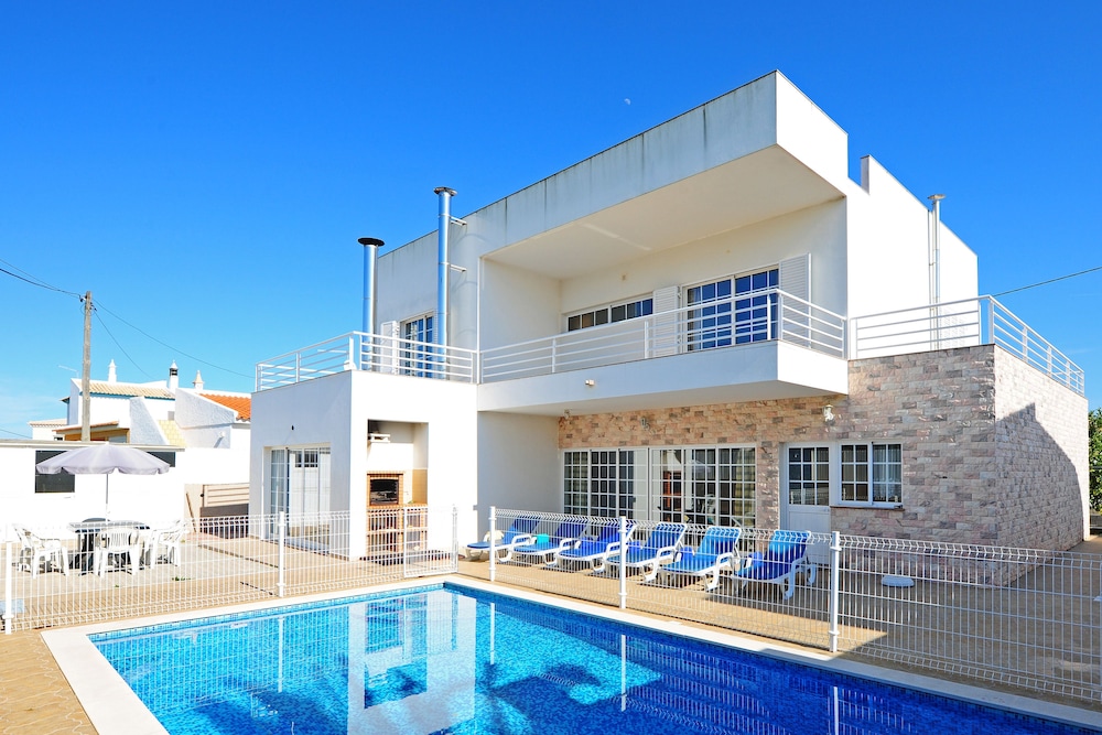 Villas2Go2 Salvador — 4-Star Luxury Hotel in Lagoa, Portugal