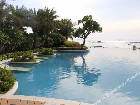 Golden Harbor Resort Apartment Phoenix Island in Sanya, People's Republic of China