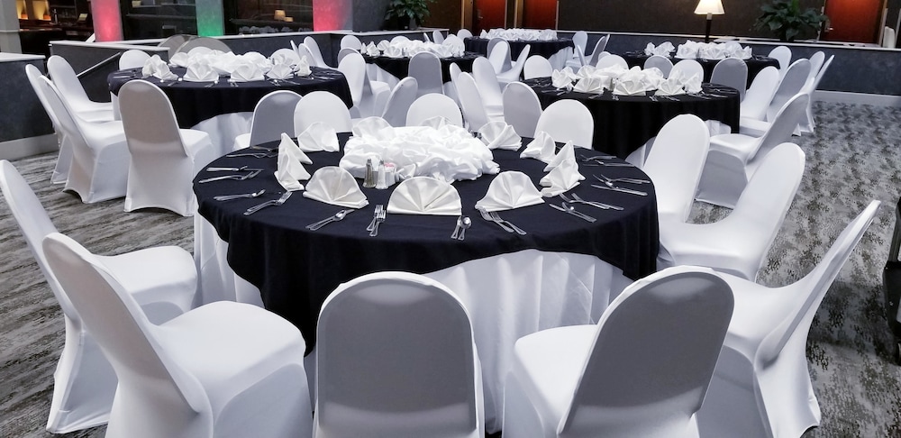 Holiday Inn Hotel & Suites Beaumont Plaza by IHG - photo 32