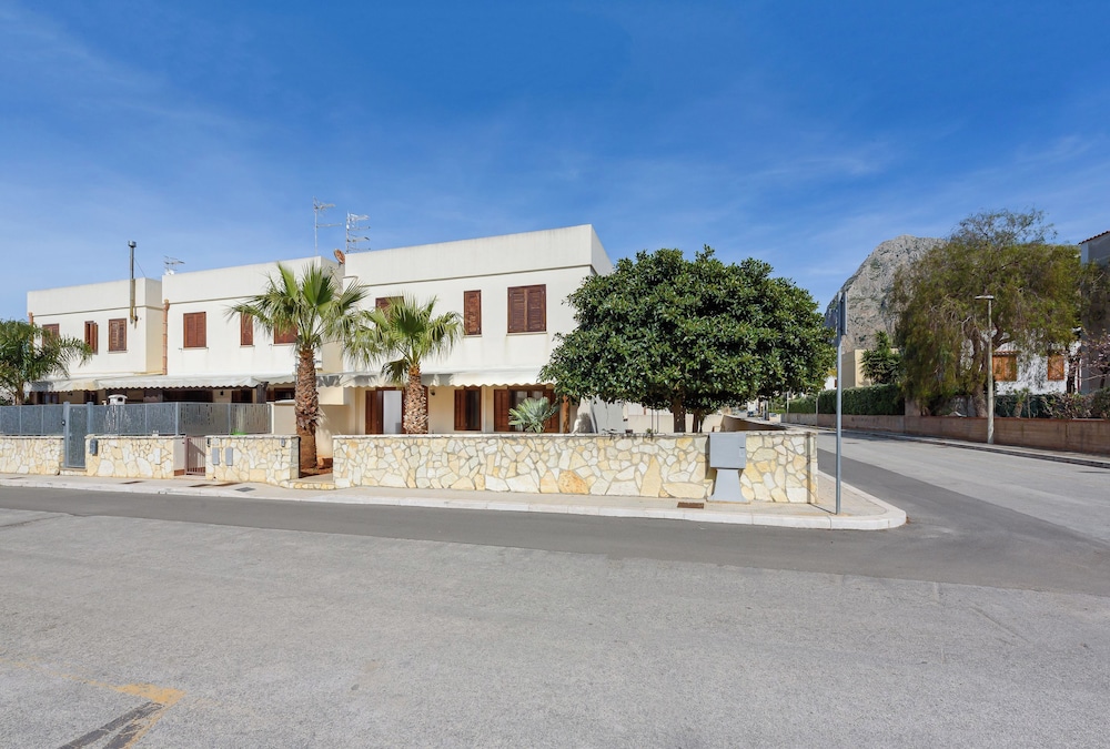 Bedda Luna Villa — 4-Star Luxury Hotel in San Vito Lo Capo, Italy