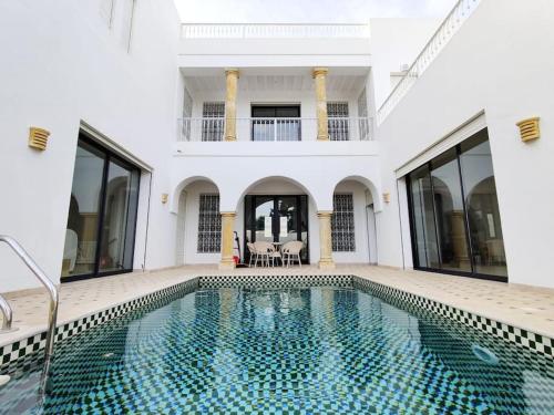 Riad De Charme avec Piscine et Jardin — 4-Star Luxury Hotel in Hammamet, Tunisia