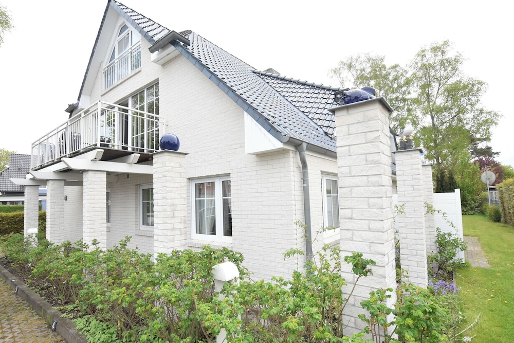 Ferienhaus mit Garten in Zingst — 4-Star Luxury Hotel in Zingst, Germany
