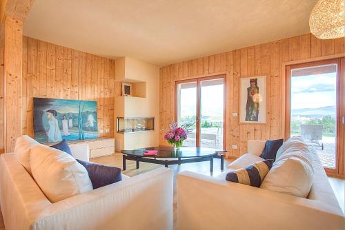 Villa Chimera — 4-Star Luxury Hotel in Poppi, Italy