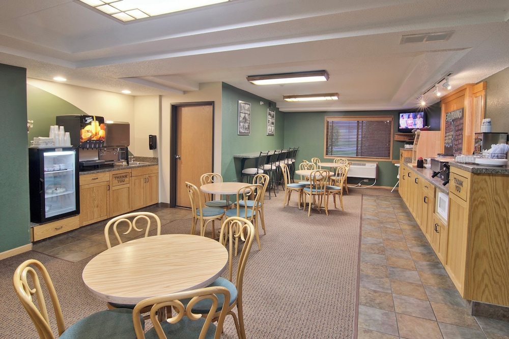 Boarders Inn & Suites by Cobblestone Hotels Faribault - photo 58