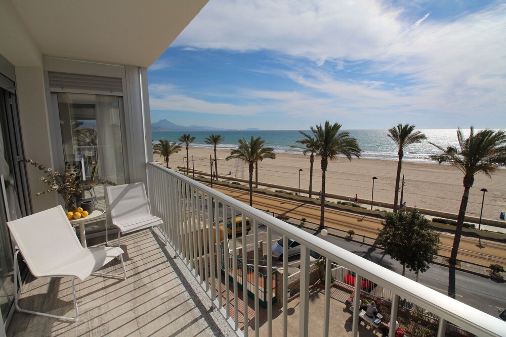Apartamento Mediterraneo — 4-Star Luxury Hotel in El Campello, Spain