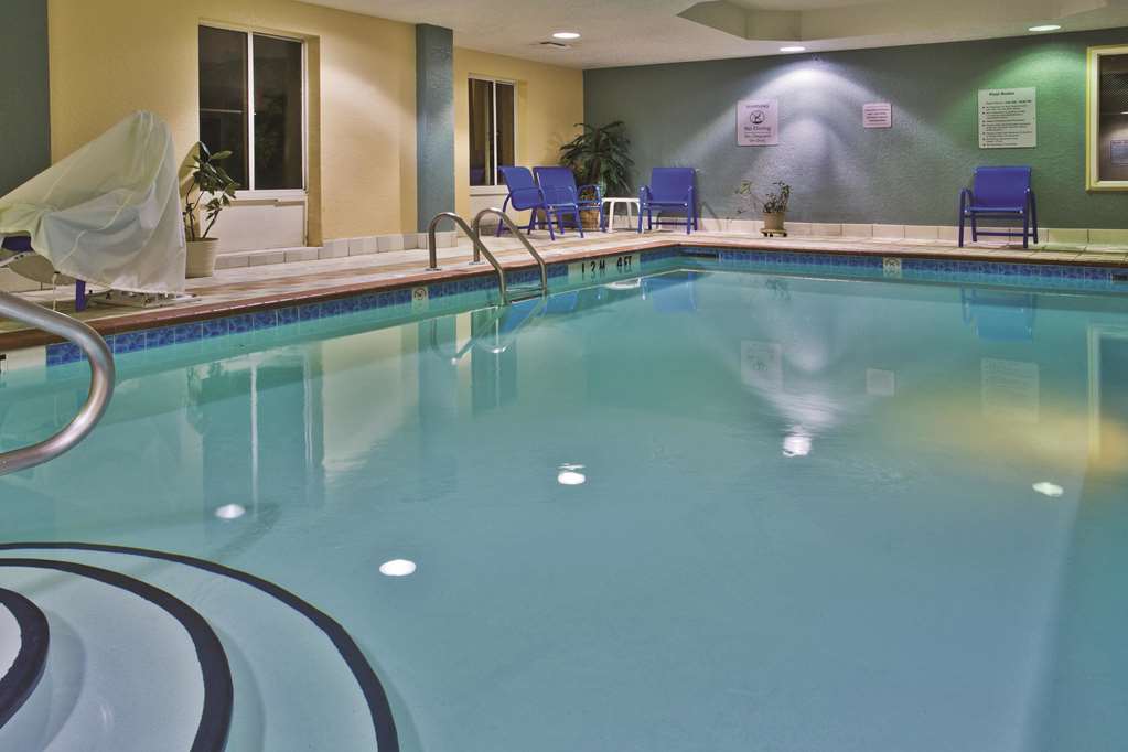 La Quinta Inn & Suites by Wyndham Hot Springs - photo 11