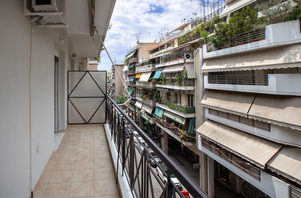 Modern Apartment close to Acropolis Museum — 4-Star Luxury Hotel in Athens, Greece