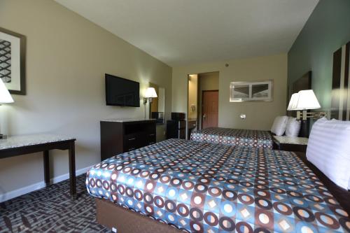Relax Inn Motel & Suites - photo 27