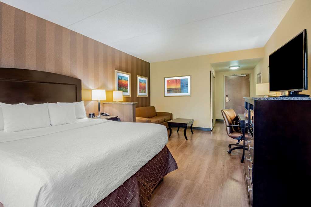 La Quinta Inn & Suites by Wyndham Bel Air I 95 Exit 77A - photo 11