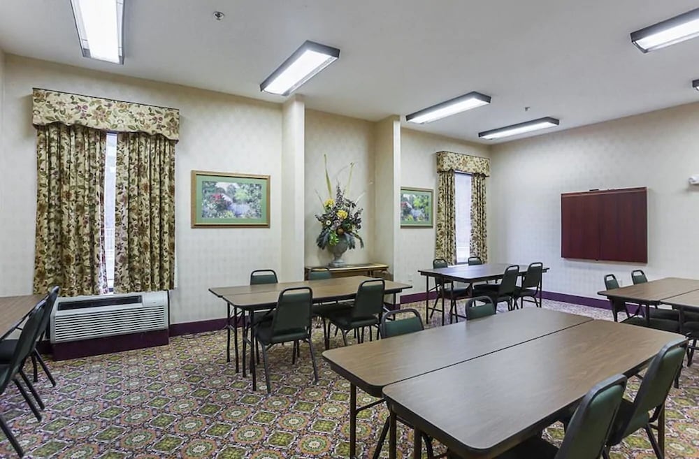 Red Roof Inn Whitley City - photo 15