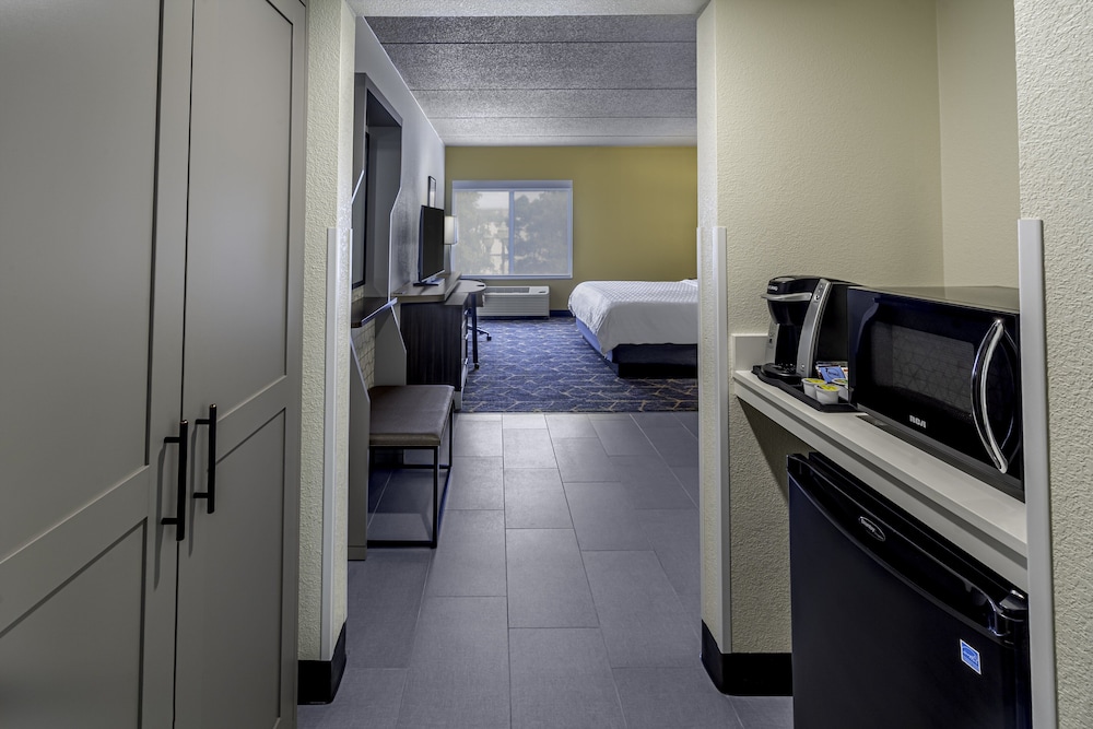 Holiday Inn & Suites Wausau Rothschild by IHG - photo 20