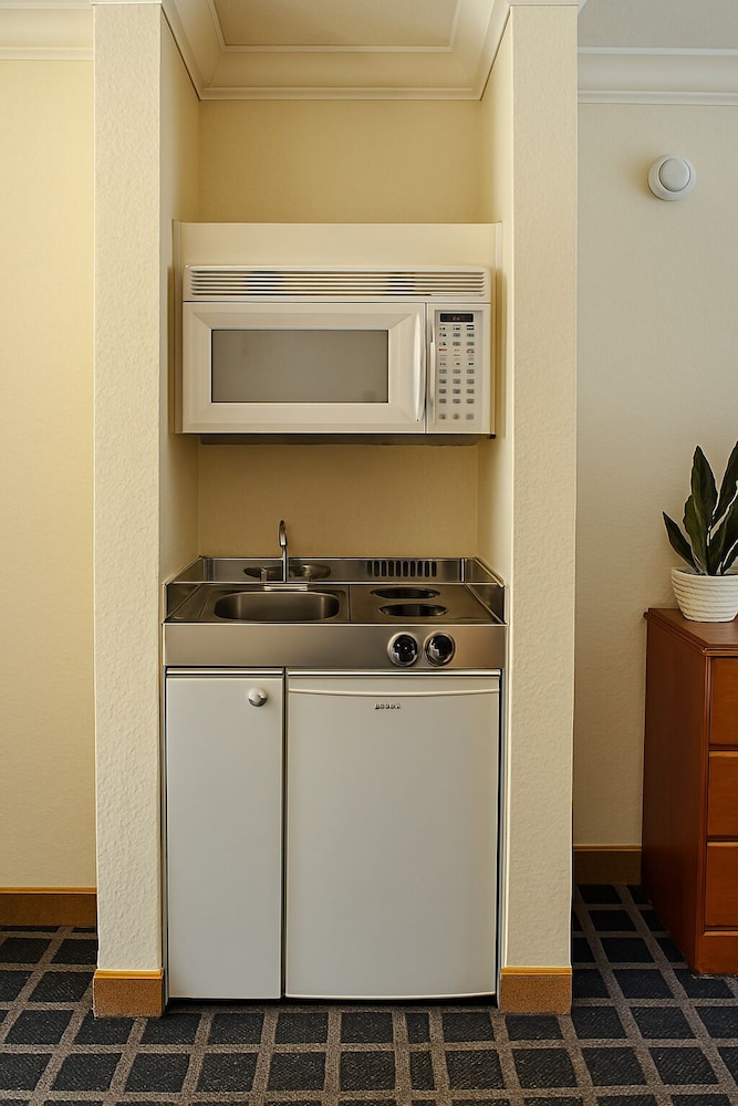 Creekside Inn & Suites - photo 31