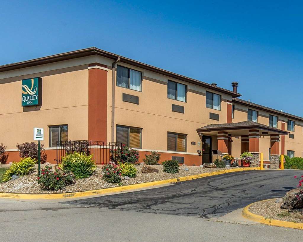Quality Inn at Collins Road Cedar Rapids - photo 3
