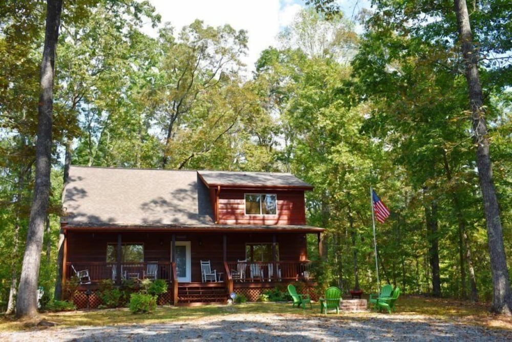 Firefly — 4-Star Luxury Hotel in Pleasant Hill, United States