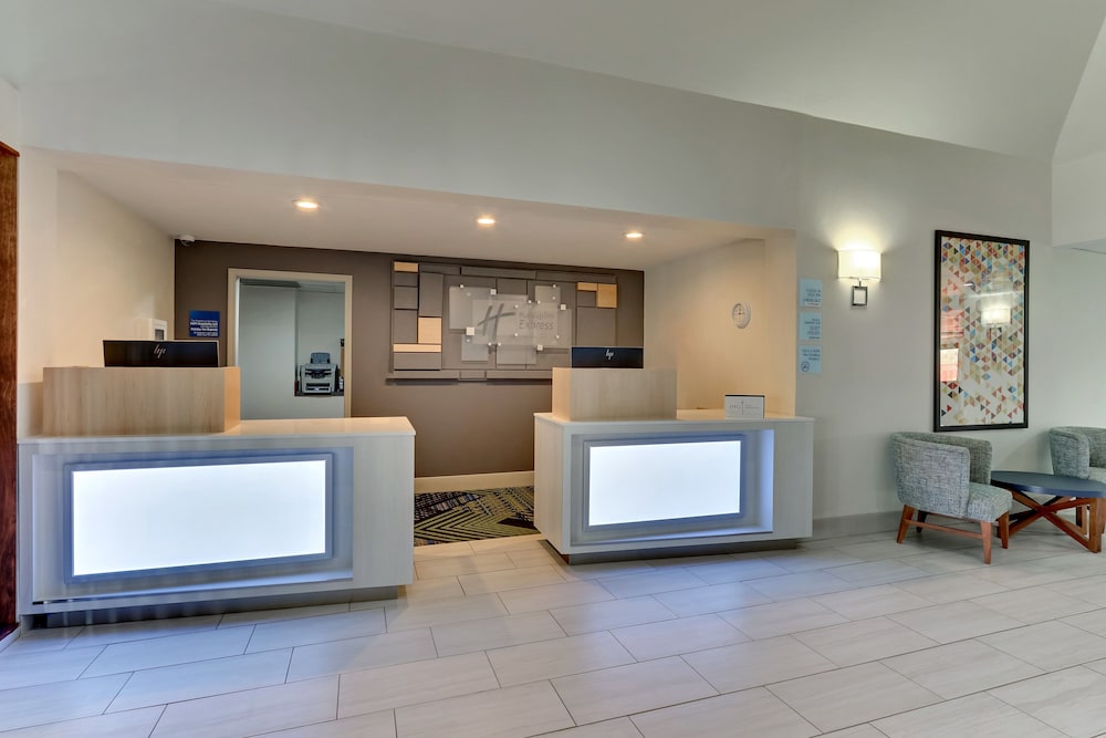 Holiday Inn Express Hotel & Suites Bad Axe by IHG - photo 59