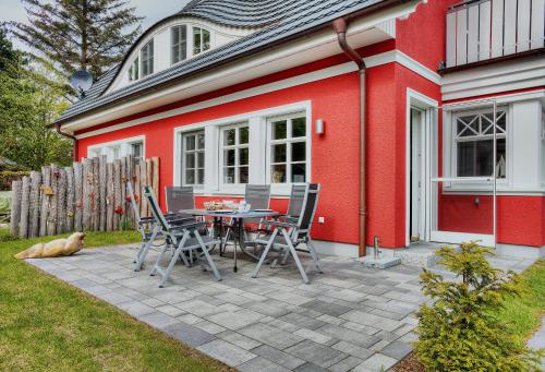 Haus Strandmuschel — 4-Star Luxury Hotel in Zingst, Germany