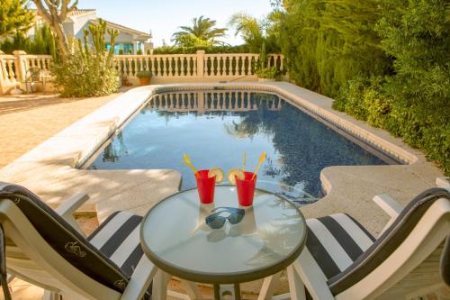 La AMISTAD Apartamento en Chalet con piscina compartida — 4-Star Luxury Hotel in Calp, Spain