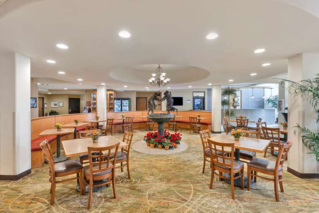 Best Western Plus Swiss Chalet Hotel & Suites - photo 5
