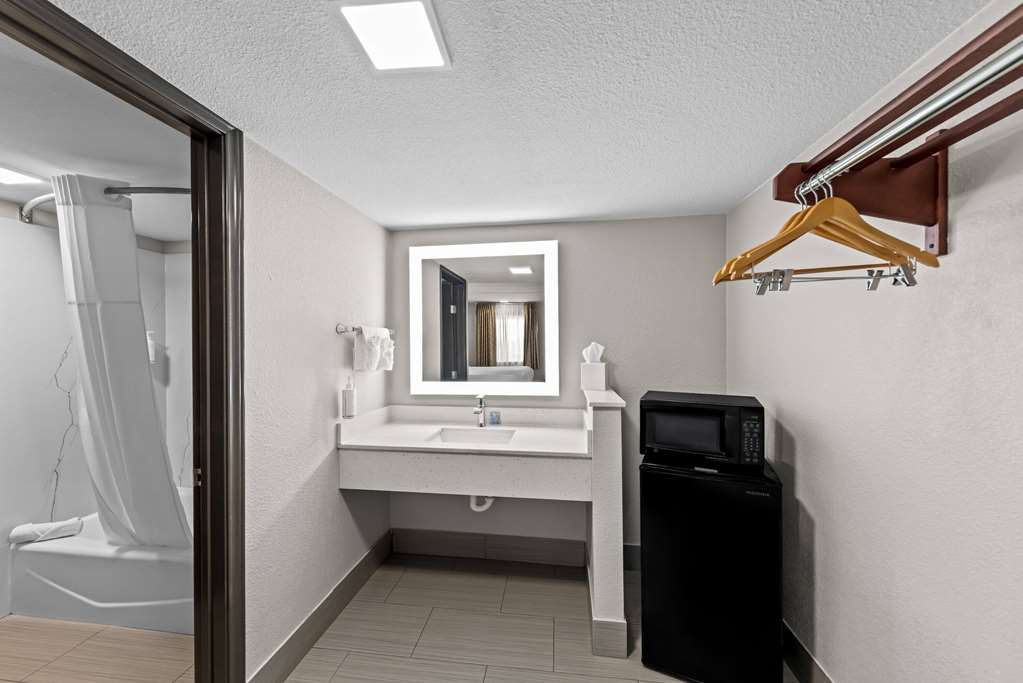 Days Inn by Wyndham Gainesville - photo 29