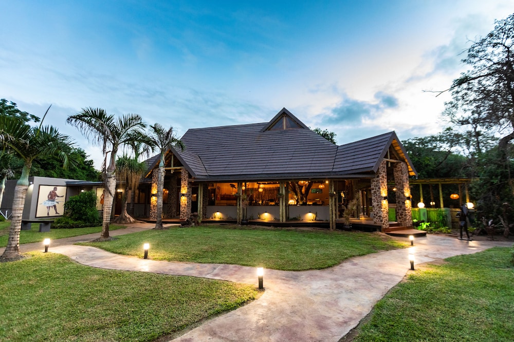 Gooderson Dumazulu Lodge & Traditional Village