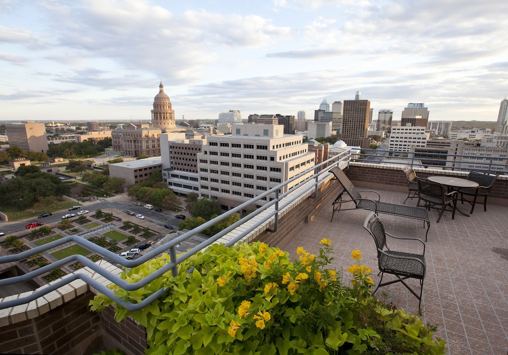 DoubleTree Suites by Hilton Austin Downtown Capitol - photo 61