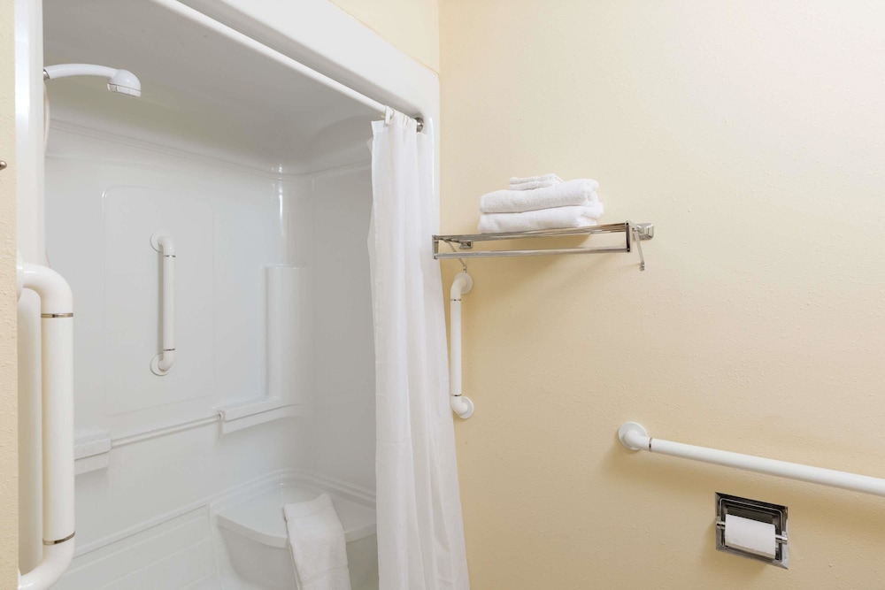 Days Inn by Wyndham Atlantic - photo 16