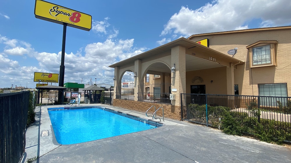 Super 8 by Wyndham Decatur Texas - photo 39