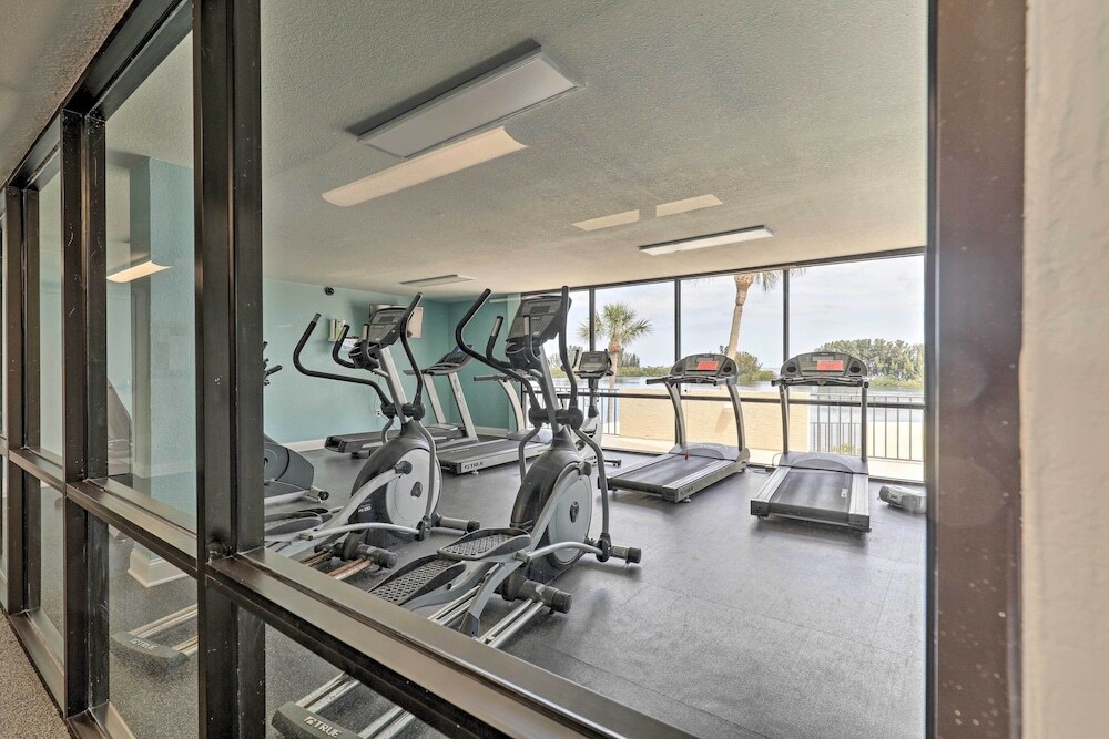 Waterfront Condo Resort Pool Tennis and Beach - photo 12