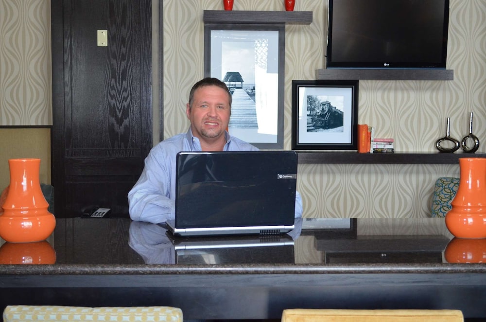 Hampton Inn & Suites Denison - photo 20