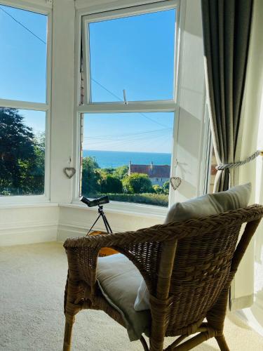 Ocean Terrace Ilfracombe 4 Bedrooms Sleeps 8 Stunning Sea Views Parking Garden Pet Friendly in Ilfracombe, United Kingdom