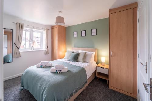 Stylish 3 bed Gloucester house with Free Driveway Parking for 2 cars — 4-Star Luxury Hotel in Gloucester, United Kingdom