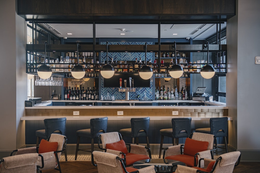 Hotel Indigo Columbus at Riverfront Place by IHG - photo 21