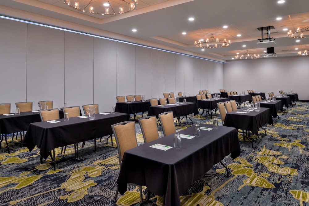 Holiday Inn Hotel & Suites Farmington Hills Detroit NW by IHG - photo 49