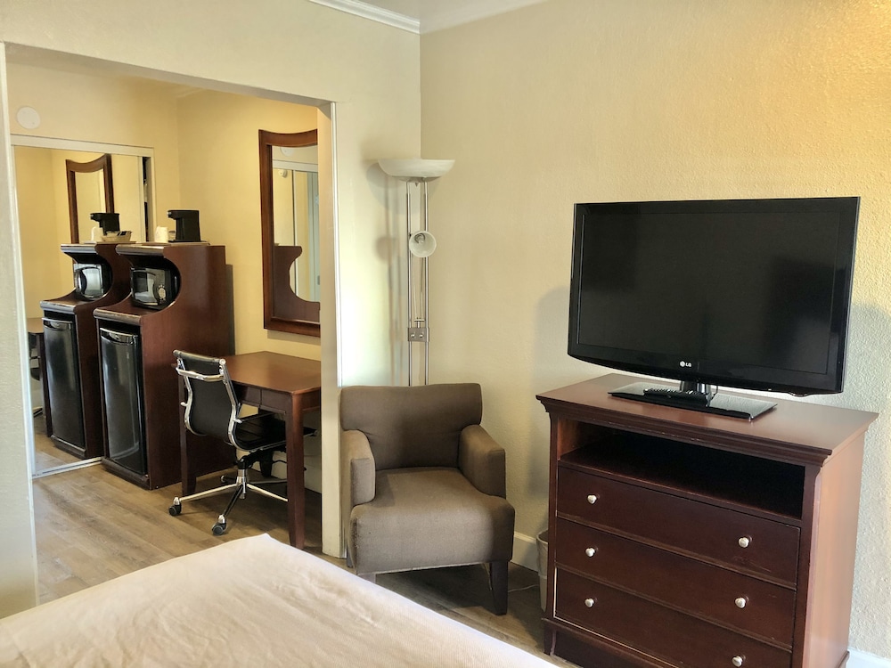 Blu Pacific Hotel - photo 24